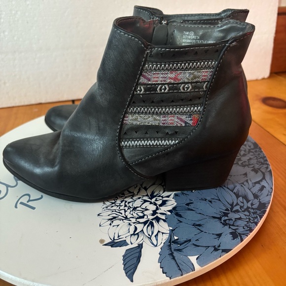 Maurices Black Ankle Boots Size 7.5 Western Boho Zip Booties - Picture 4 of 10